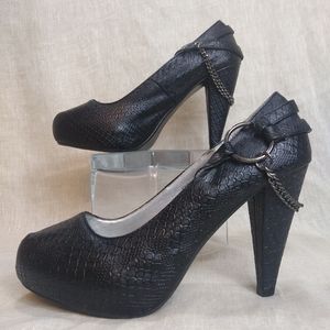 Torrid Black Platform Textured Heels